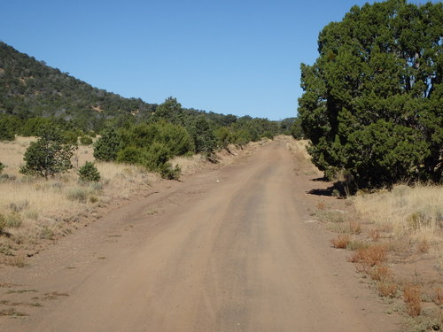 The GDMBR as it runs by Bright Hill (Spanish: Cerro Brillante).